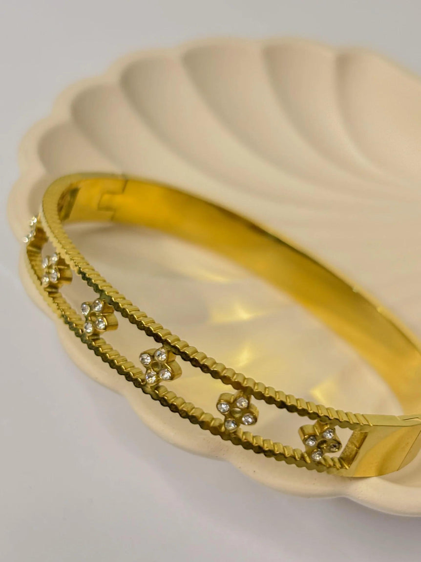 Clover Handcuff